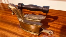 antikes Bügeleisen aus