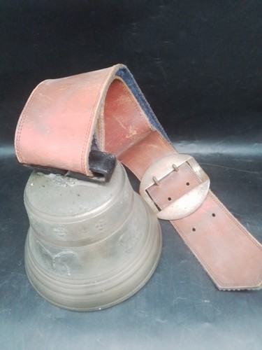 Antike messing kuhhlocke mit - antike,