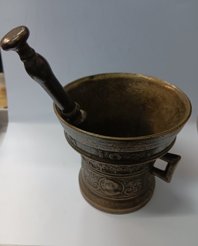 Mörser mit stößel aus - mörser,